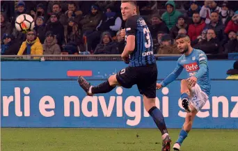  ?? GETTY ?? Uno dei vari tentativi andati a vuoto di Lorenzo Insigne, 26 anni, durante la partita contro l’Inter