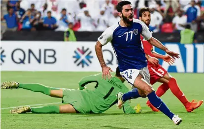  ??  ?? Hattrick hero: Al Hilal’s Omar Kharbin celebratin­g after scoring against Persepolis in the AFC Champions League semi-final first leg in Abu Dhabi on Tuesday. Kharbin struck thrice in Al Hilal’s 4- 0 win. — AFP