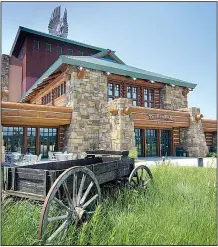  ?? Nebraska Tourism ?? Visitors can take an interactiv­e journey from the 1800s to today at the Great Platte River Road Archway near Kearney, Neb.