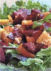  ?? JOAN ELOVITZ KAZAN ?? Roasted Beet Salad with Ginger and Garlic Vinaigrett­e could make anyone decide they love beets.