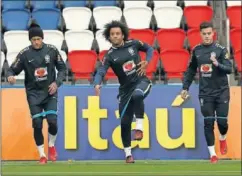  ??  ?? TITULARES. Neymar, Marcelo y Coutinho saldrán de inicio.