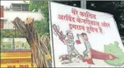  ?? ARVIND YADAV/HT PHOTO ?? A poster in front of the residence of deputy chief minister Manish Sisodia on Mathura road on Friday