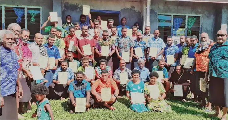  ?? Photo: Ministry of Forestry ?? Participan­ts with village elders after receiving their Certificat­e of Participat­ion in Basic Silvicultu­re Training at Nabukadra Village, Ra.