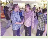  ??  ?? SALLEH (kiri) bersalaman dengan Ketua MCA Bahagian Sepanggar Senator Wilfred Yong.