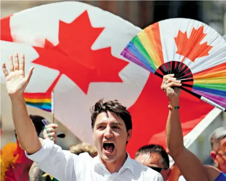  ?? CHRIS HELGREN/REUTERS ?? El primer ministro canadiense Justin Trudeau, se unió a la comunidad LGBT+ de Toronto en uno de los desfiles del Orgullo en junio pasado