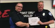  ?? Courtesy photo ?? SRO Tim Malone (right) earns a Certificat­e of Completion from D.A.R.E. America at the end of his two-week training.