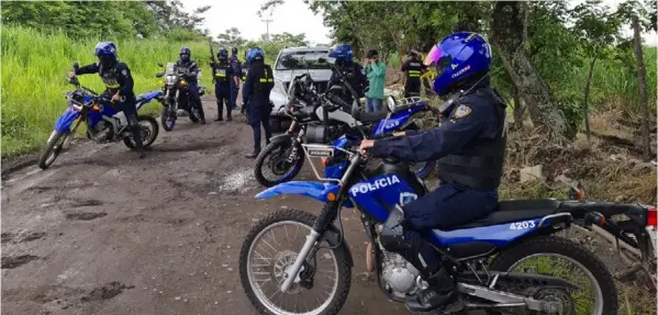  ?? FRaNCiSCo baRRaNTeS ?? Luego de ultimar a la mujer, los homicidas habrían seguido la ruta hacia Turrúcares que comunica con Piedras Negras, en Mora. Allí, a 20 kilómetros del primer punto, apareció ayer el cuerpo del hombre, con varios impactos de bala.