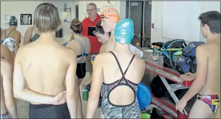  ?? DALE CLIFFORD/EXAMINER ?? Trent Swim Club head coach Dan Stratton talks with his young swimmers before a training session at the Alan Marshall Memorial Pool at Trent University.