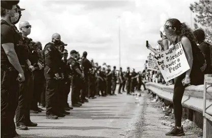  ?? Karen Warren / Staff photograph­er ?? In the aftermath of protests surroundin­g the death of longtime Houstonian George Floyd in police custody, many in the city and across the nation have called for police reforms or a reallocati­on of law enforcemen­t funding.