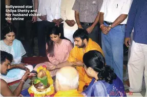  ??  ?? Bollywood star Shilpa Shetty and her husband visited the shrine