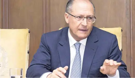  ?? CLAUDINEI LIGIERI/FUTURA PRESS ?? Governo. Alckmin durante cerimônia de nomeação de policiais civis; governador postula candidatur­a ao Planalto em 2018