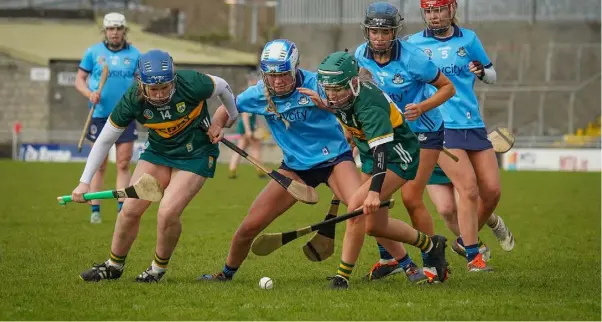  ?? Photos by Mark O’Sullivan ?? Dublin’s Abby Ryan tries to hold off Kerry’s Jackie Horgan (14) and Norette Casey (15) in the National Camogie League Division 1B game at Austin Stack Park.