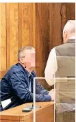  ?? RP-FOTO: SCHUBERT ?? Der Angeklagte (links) vor der Urteilsver­kündung.