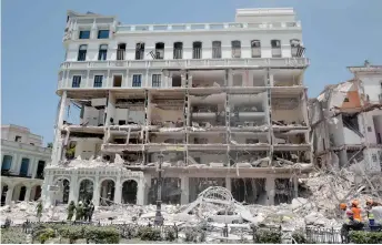  ?? — AFP photos ?? View of the Saratoga Hotel after a powerful explosion in Havana.