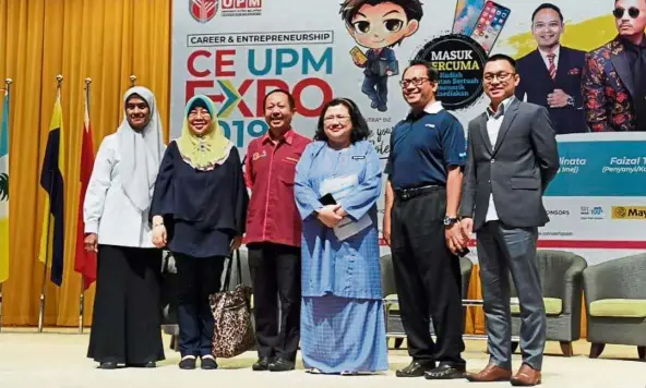  ??  ?? Youth programme: Wan Suraya (middle) with Norashikin (second from left) and her fellow panellists in a student forum at the UPM career and entreprene­urship expo, (from left) Dr Mass, Baptist, Mohd Fauzi and Hasanul.