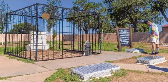  ?? MIKE SANDOVAL/FOR THE JOURNAL ?? Jody McCulloch of Smyrna, Tennessee, reads markers near the grave of Billy the Kid in Old Fort Sumner. McCulloch and his sister were driving to Albuquerqu­e when they saw signs for the grave site.