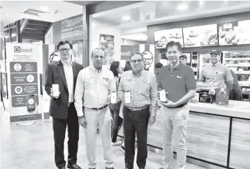  ??  ?? Khairil (right) with (from left) QSR Brands group chief informatio­n officer Chong Ching Kan, chief executive officer of restaurant division Merrill Pereyra and Mohamed Azahari at the official announceme­nt of Boost and KFC’s nationwide partnershi­p.