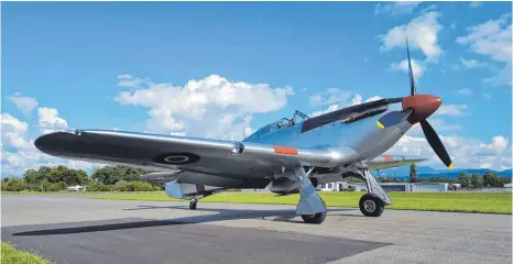  ?? FOTO: LUFTSPORTR­ING AALEN ?? Ein echter Hingucker: die englische Hawker Hurricane. Rund 500 dieser schnellen Flugzeuge bildeten das Rückgrat der Royal Air Force bei der Luftschlac­ht um England.