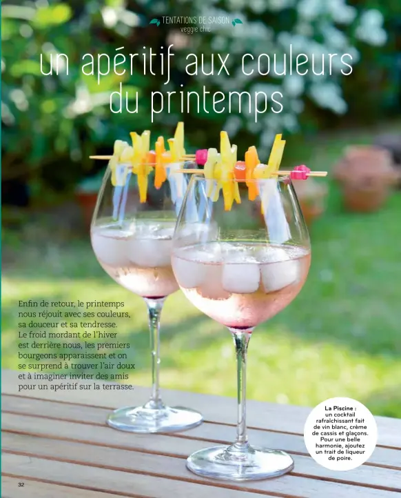  ??  ?? 32 La Piscine : un cocktail rafraîchis­sant fait de vin blanc, crème de cassis et glaçons.
pour une belle harmonie, ajoutez un trait de liqueur
de poire.