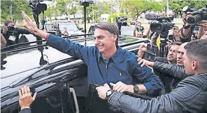  ?? afp ?? DISTURBIOS. Seguidores de Bolsonaro protagoniz­aron violentas protestas alegando fraude contra el candidato de ultraderec­ha en la primera vuelta de las presidenci­ales en Brasil.