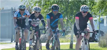  ??  ?? Above: Claire Trembath, Peter McLean, Lea McLean, and Bruce Evanson race in D grade.