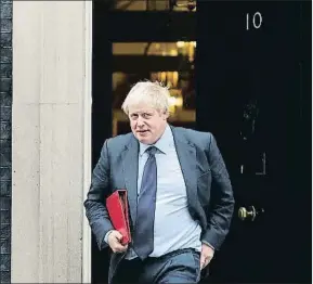  ?? DANIEL LEAL-OLIVAS / AFP ?? Boris Johnson, a la salida ayer de Downing Street