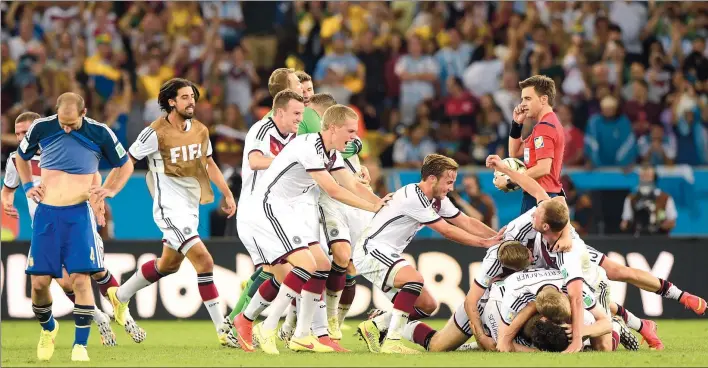  ?? Foto Afp ?? Con un gol de Mario Göetze en la prórroga, Alemania se impone a la Argentina de Lionel Messi y por primera vez un equipo europeo se corona en territorio americano