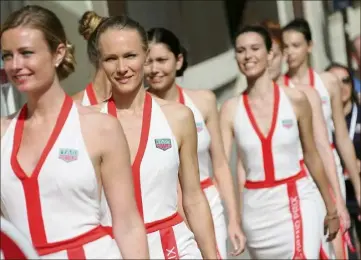  ?? (Photo Cyril Dodergny) ?? Les jeunes femmes sont les mêmes et les tenues ne diffèrent pas vraiment.