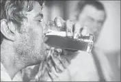  ?? Draf thouse Films ?? JOHN GRANT (Gary Bond), a British teacher, gets drunk in an Outback town called “The Yabba.”