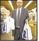  ??  ?? State Sen. Simcha Felder is pushing bill to stop city from slapping 5-cent fee on disposable bags.