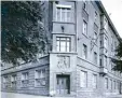  ??  ?? Die Filiale der Deutschen Bank in der Fuggerstra­ße um das Jahr 1950.