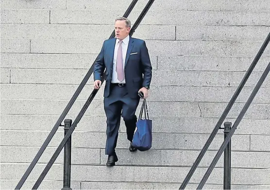  ?? (AP) ?? Retirada. Sean Spicer será vocero presidenci­al hasta el último día de julio; se retiró con un mensaje diplomátic­o de agradecimi­ento.