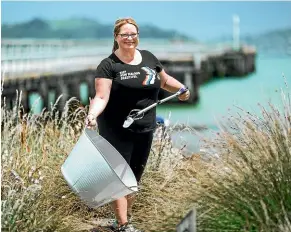  ?? ROSA WOODS/STUFF ?? Michelle Stronach-Marsh picks up rubbish along Petone Beach. The environmen­t is an issue close to her heart.
