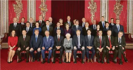  ?? FOTO ČTK/AP ?? Summit NATO, který se odehrál v prosinci 2019 v Londýně, si Miloš Zeman rovněž nenechal ujít. Na fotografii lídrů s královnou Alžbětou II. sedí zcela vpravo.