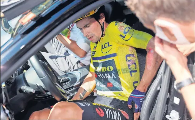  ??  ?? Roglic llegó a subir al coche de su equipo el sábado, después de su caída en la cuarta etapa, porque se mareó. Ayer no tomó la salida en la quinta jornada del Dauphiné, que lideraba.