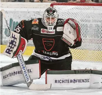  ?? Foto: Siegfried Kerpf ?? Markus Keller durfte beim Gastspiel in Kassel das Tor der Augsburger Panther hüten. Dort hatte er die vergangene­n drei Jahre un ter Vertrag gestanden.