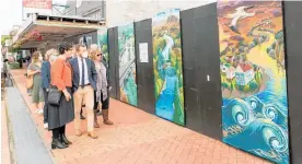  ?? Photo / Jackie Lowry Photograph­y ?? Tukituki MP Anna Lorck, CHB District Council CE Monique Davidson, Wairarapa MP Kieran McAnulty and CHB District councillor Kate Taylor admiring the the 3D murals created by artist Jesse Harte and the children of Waipawa School.