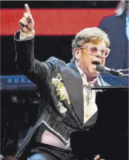  ?? Enric Fontcubert­a / Efe ?? Elton John, ahir a la nit al Palau Sant Jordi.