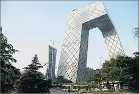  ?? MIKE KEMP / GETTY IMAGES ?? Sede de la CCTV en un moderno edificio de Pekín