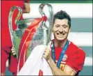  ?? FOTO: EFE ?? Lewandowsk­i con la Champions