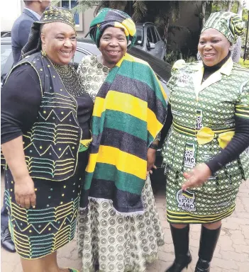  ?? Picture by Alex Matlala. ?? HOPEFUL. Nkosazana Dlamini-Zuma with ANC Women’s League deputy president Sisi Sefora Ntombela, left, and Limpopo member Makoma Makhurupet­sa.