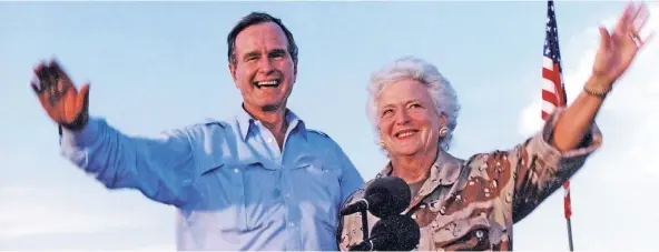  ?? FOTO: IMAGO ?? Der Präsident und seine First Lady: George und Barbara Bush im November 1990 bei einem Besuch von US-Truppen in Saudi-Arabien.