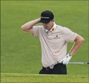  ?? Gregory Bull The Associated Press ?? Justin Rose reacts after his chip shot from a bunker on the 16th hole, which he bogeyed.