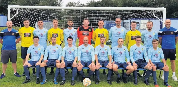  ??  ?? Penrhyndeu­draeth line up before the start of the 2018/19 season