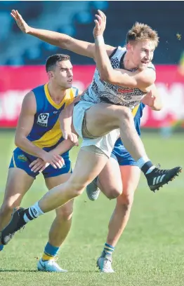  ?? Picture: GLENN FERGUSON ?? NEW ROLE: Defender Ryan Gardner played forward. Very solid game from Buzza, who took nine marks and kicked two goals. Didn’t get terrific delivery a number of times on the wing, but worked hard. “I thought he was pretty good, got to a lot of contests,”...