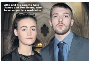  ??  ?? Alfie and his parents Kate James and Tom Evans, who have supporters worldwide