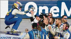  ?? JARED C. TILTON / GETTY IMAGES ?? Driver Chase Elliott celebrates his Gander Outdoors 400 win with his team Sunday at Dover Internatio­nal Speedway in Dover, Delaware.