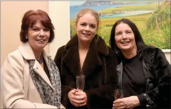  ??  ?? Geraldine Payne, Denise O’Sullivan and Therese White at the Dr O’Donoghue Cup East Kerry All Stars Awards Gala Banquet