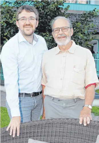  ?? FOTO: PR ?? Setzen sich mit ihrer Stiftung, die der Ehefrau und Mutter gewidmet ist, gegen Ausgrenzun­g ein: Philipp und Wolfgang Kratschmer (rechts).