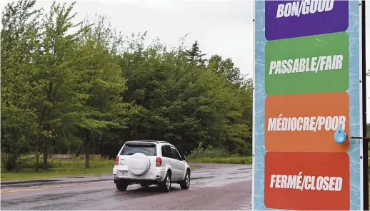  ??  ?? Si la province avait appliqué la méthodolog­ie habituelle l’an dernier, l’eau de la plage aurait été indiquée de qualité «médiocre» pendant 30 jours de plus. - Archives